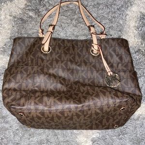 Michael Kors Signature Monogram Jet set Tote